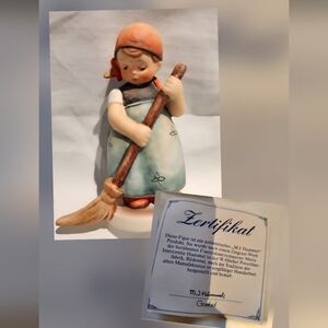 VINTAGE Goebel -  M.I Hummel Figurines. Little Sweeper petite #860